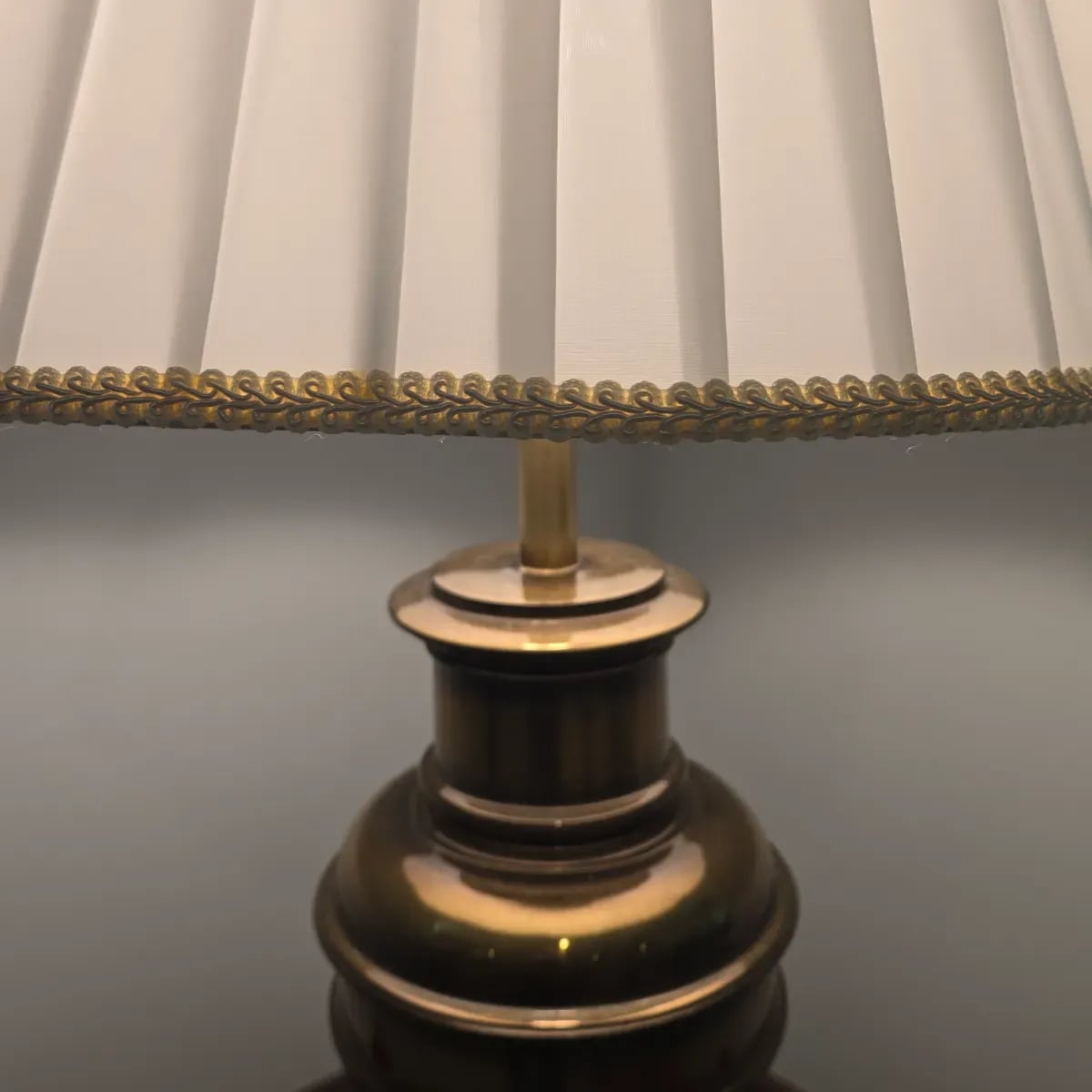 Vintage Brass Urn Table Lamp with Pleated Shade 3