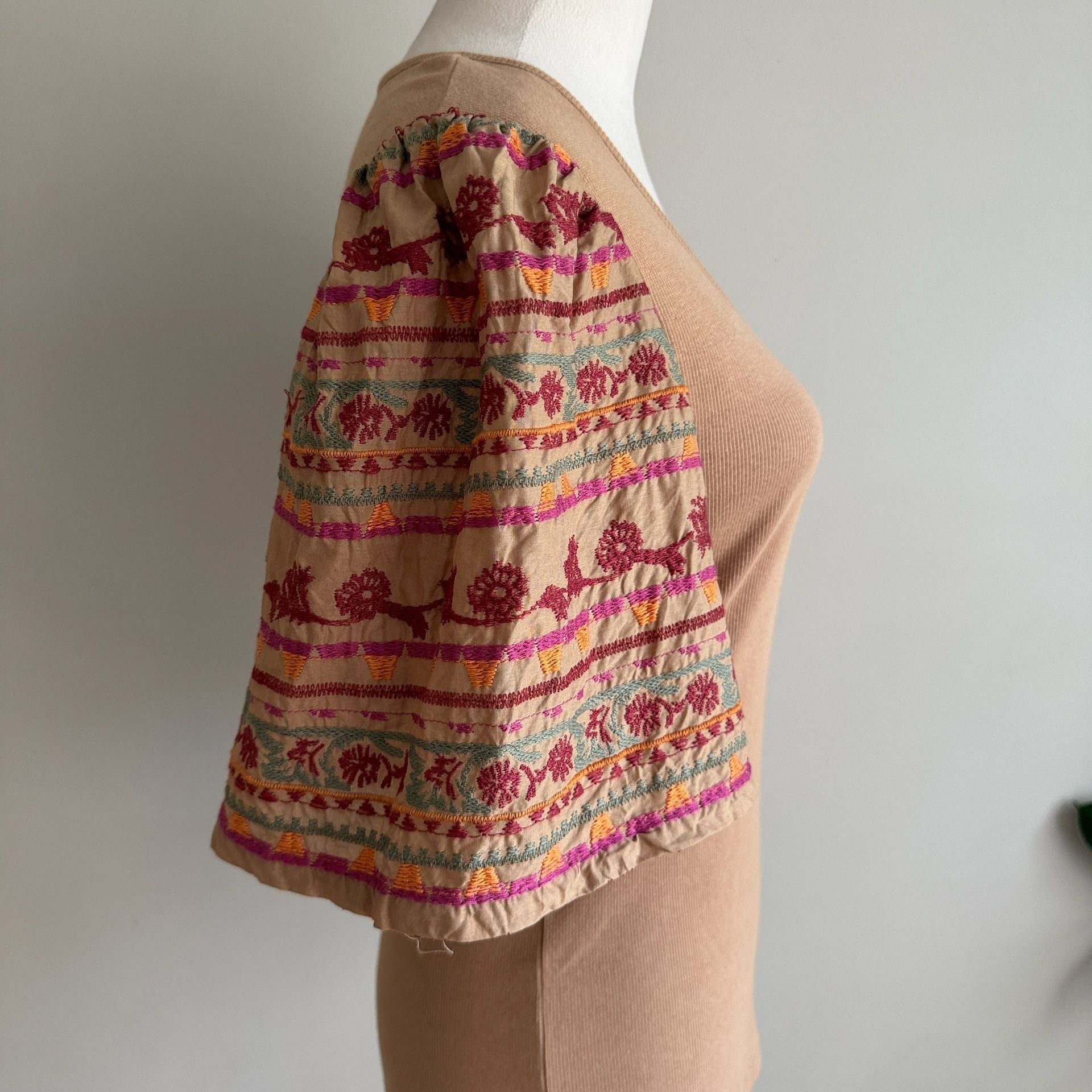DOLAN Top Size L Tan Ribbed Knit Embroidered Puff Sleeve 6