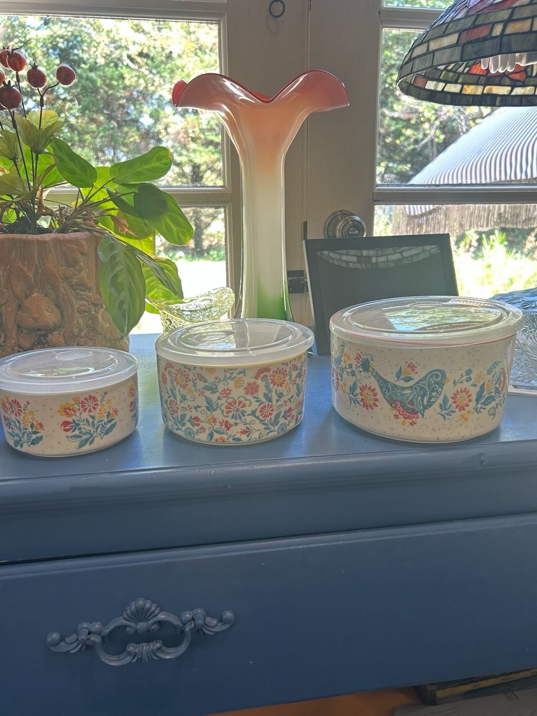 The Pioneer Woman Mazie 6-Piece Round Ceramic Bowl Set With Lids 1