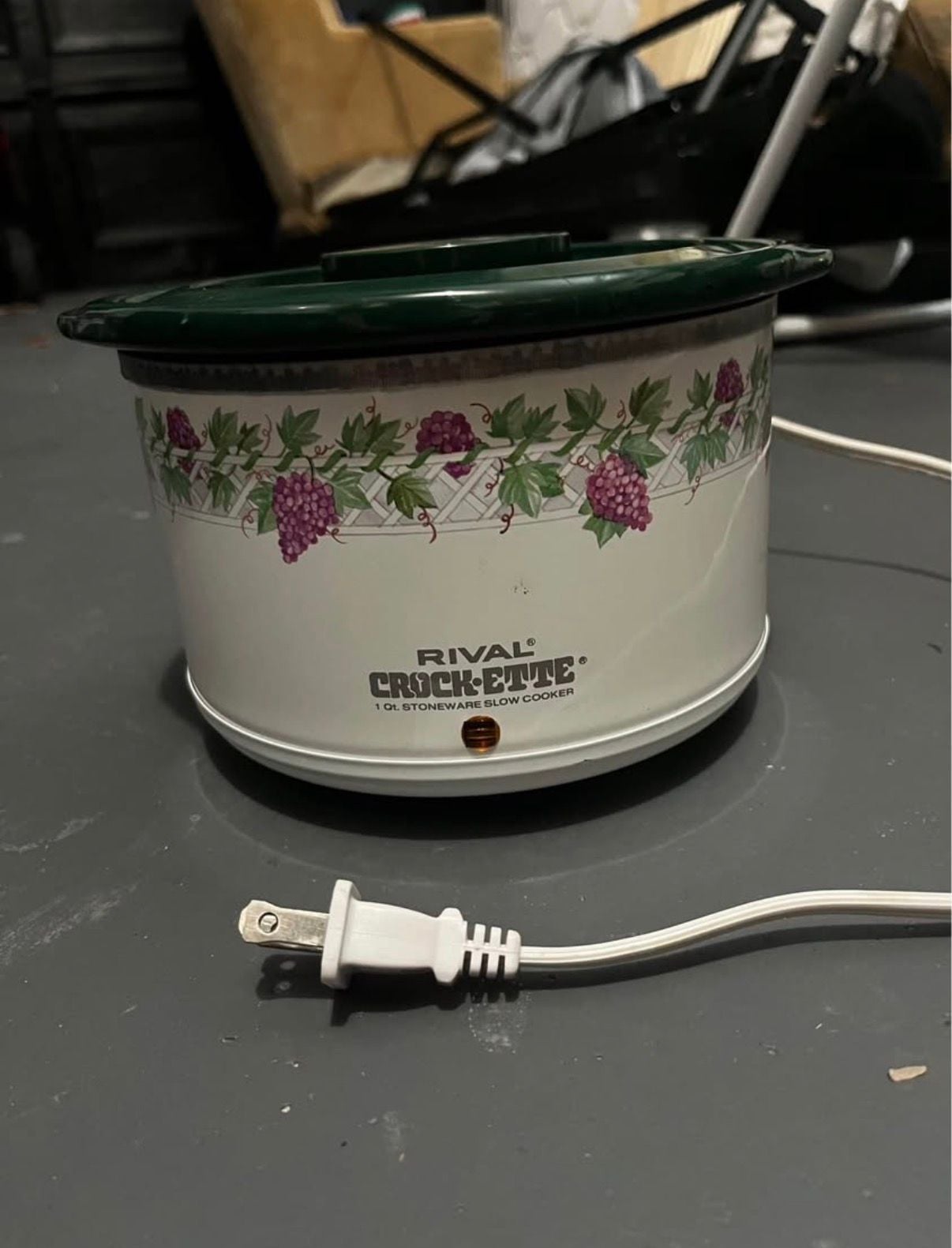 Rival Crock-Ette Size 1 Qt Grape Vine Stoneware Slow Cooker 1