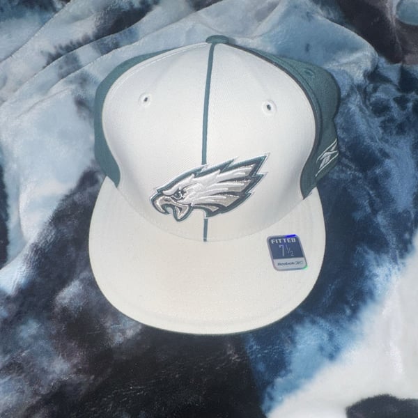 Reebok Philadelphia Eagles Fitted Hat Size 7 1/2 White Green NFL