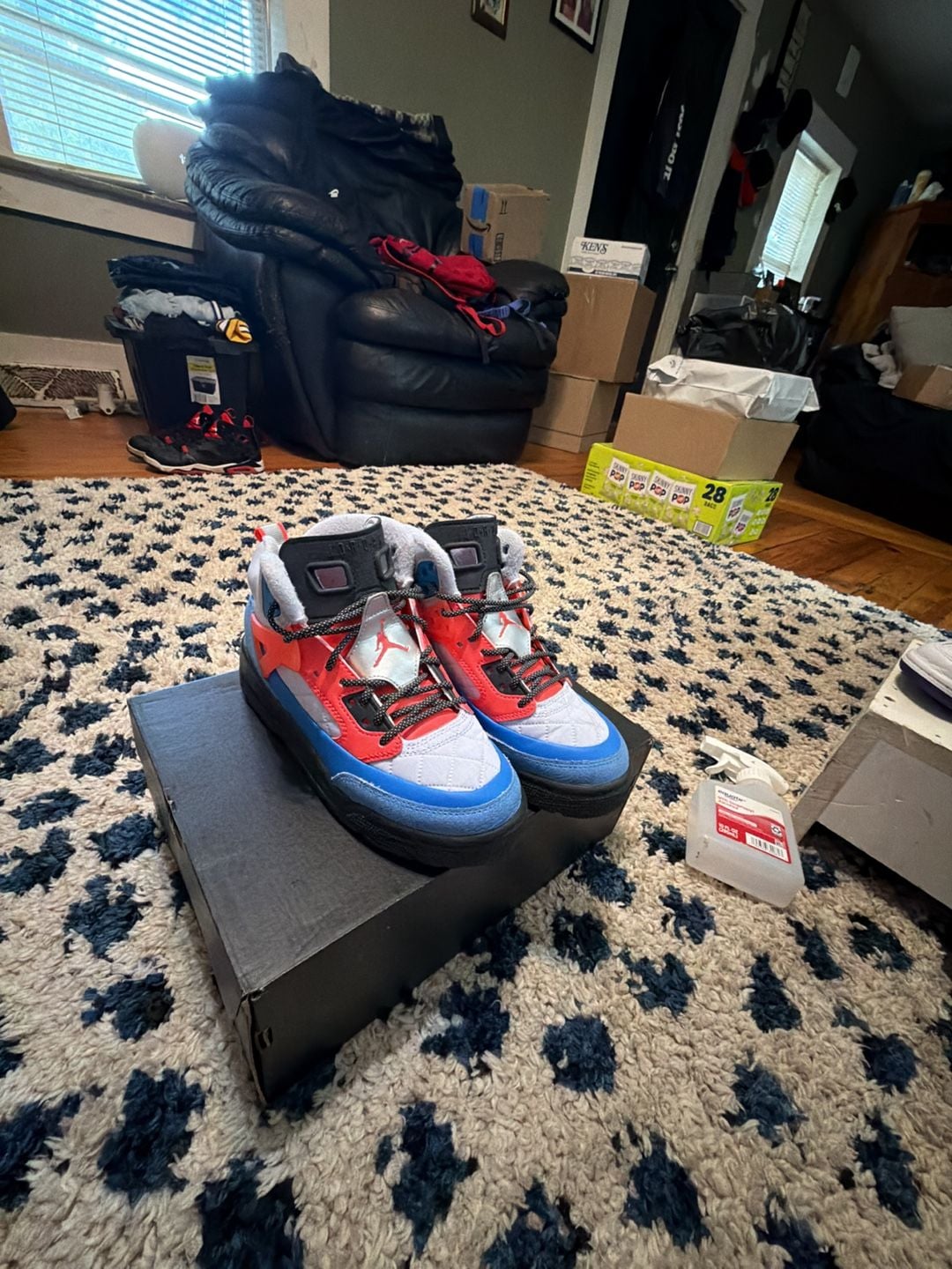Jordan Winterized Spizike Size 4.5Y or 6 women Photo Blue Hot Lava 2