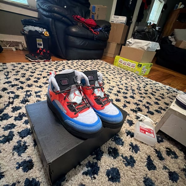 Jordan Winterized Spizike Size 4.5Y or 6 women Photo Blue Hot Lava