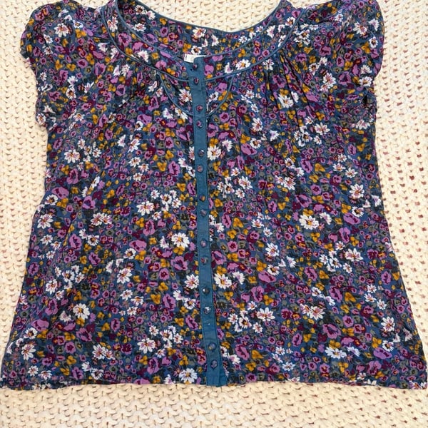 Charlotte Russe Floral Blouse Size M Blue Cotton Short Sleeve