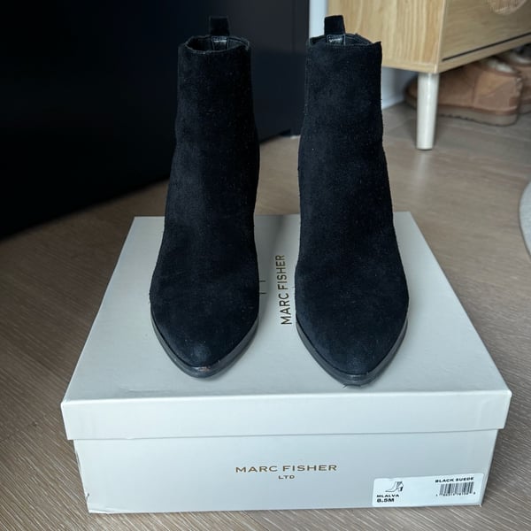 Marc Fisher Size 8.5M Black suede bootie