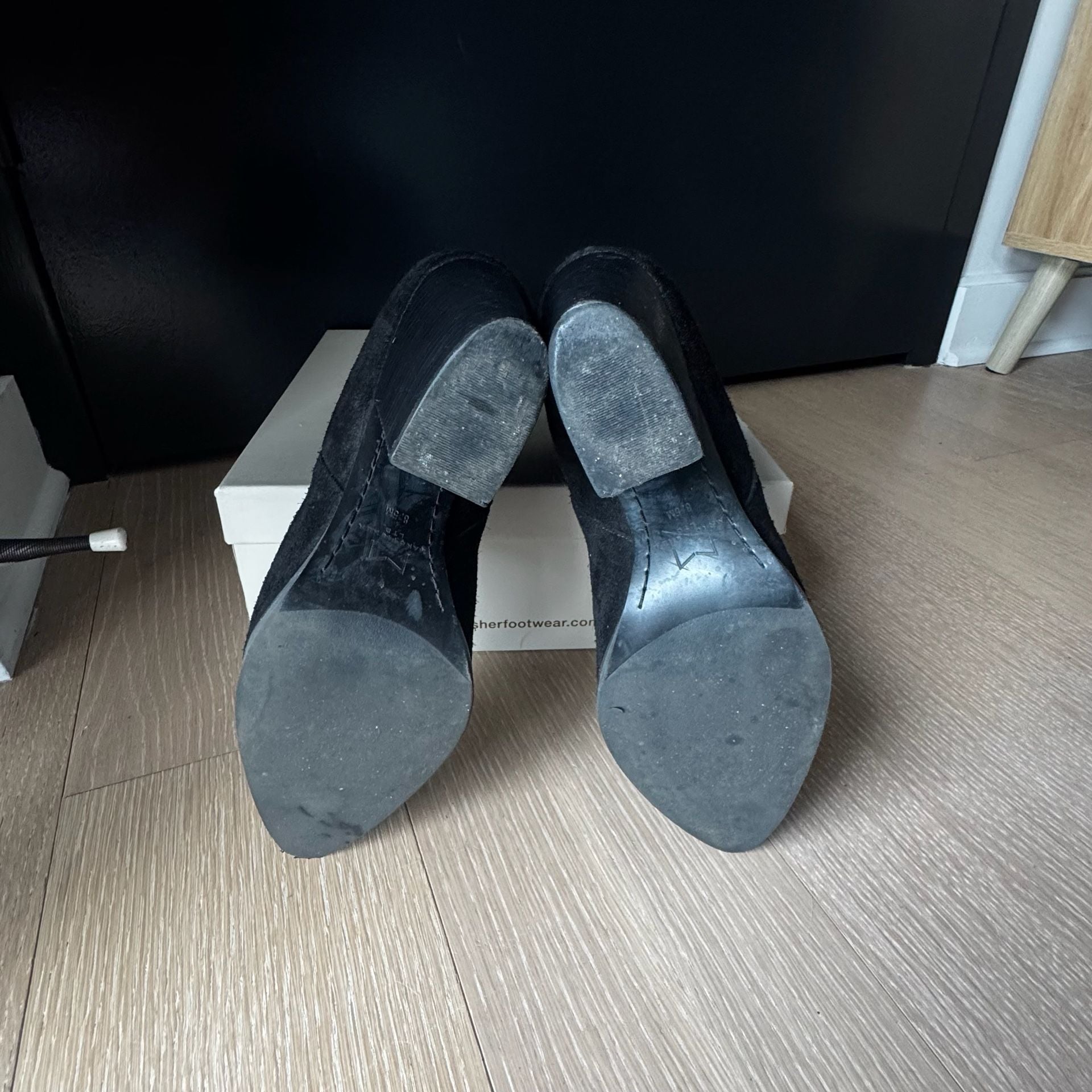 Marc Fisher Size 8.5M Black suede bootie￼ 9