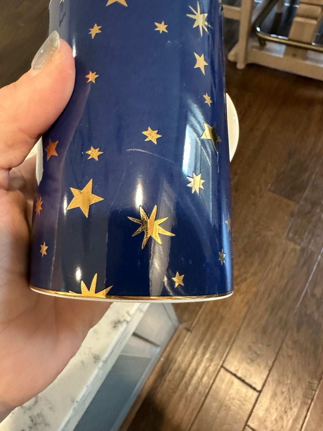 Pre owned, set of 8, Sakura Galaxy Blue porcelain coffee mugs featuring a navy blue celestial star pattern and 14K gold trim, Approximate Size: About 4 1/4 inches tall. Great condition, One of the cups has minimal sign of use, please refer to the photogra 8
