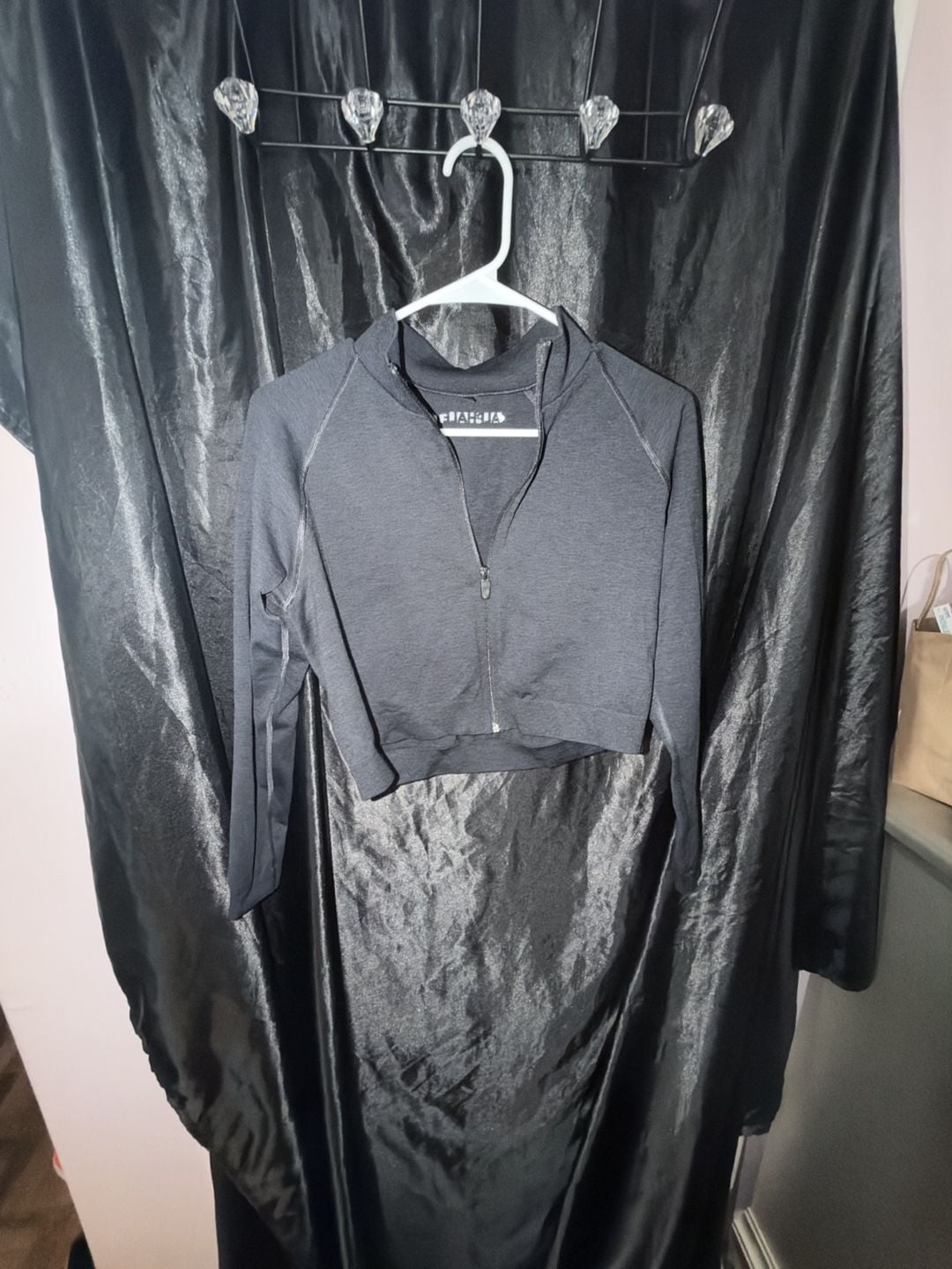 Alphalete Amplify Jacket Size XXL Black Full Zip Cropped Workout 2