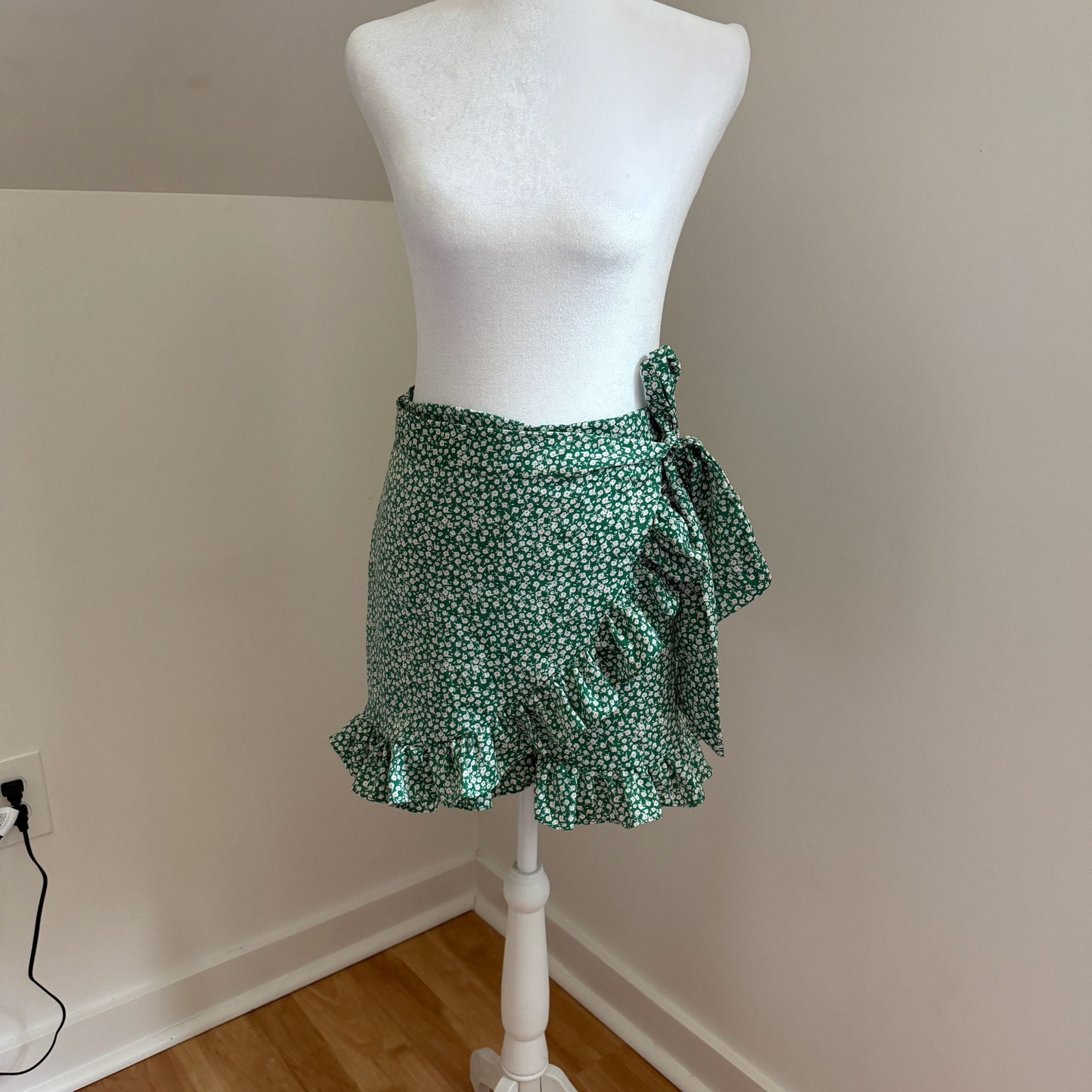 HYFVE Green Floral wrap skirt, skort size Small 2