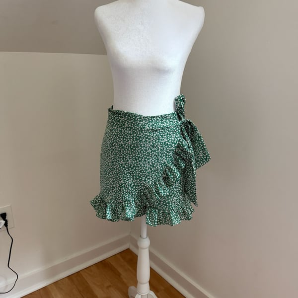 HYFVE Green Floral wrap skirt, skort size Small