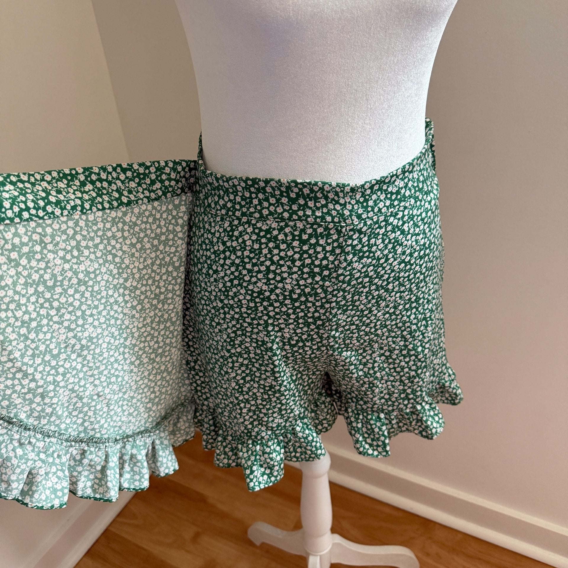 HYFVE Green Floral wrap skirt, skort size Small 6