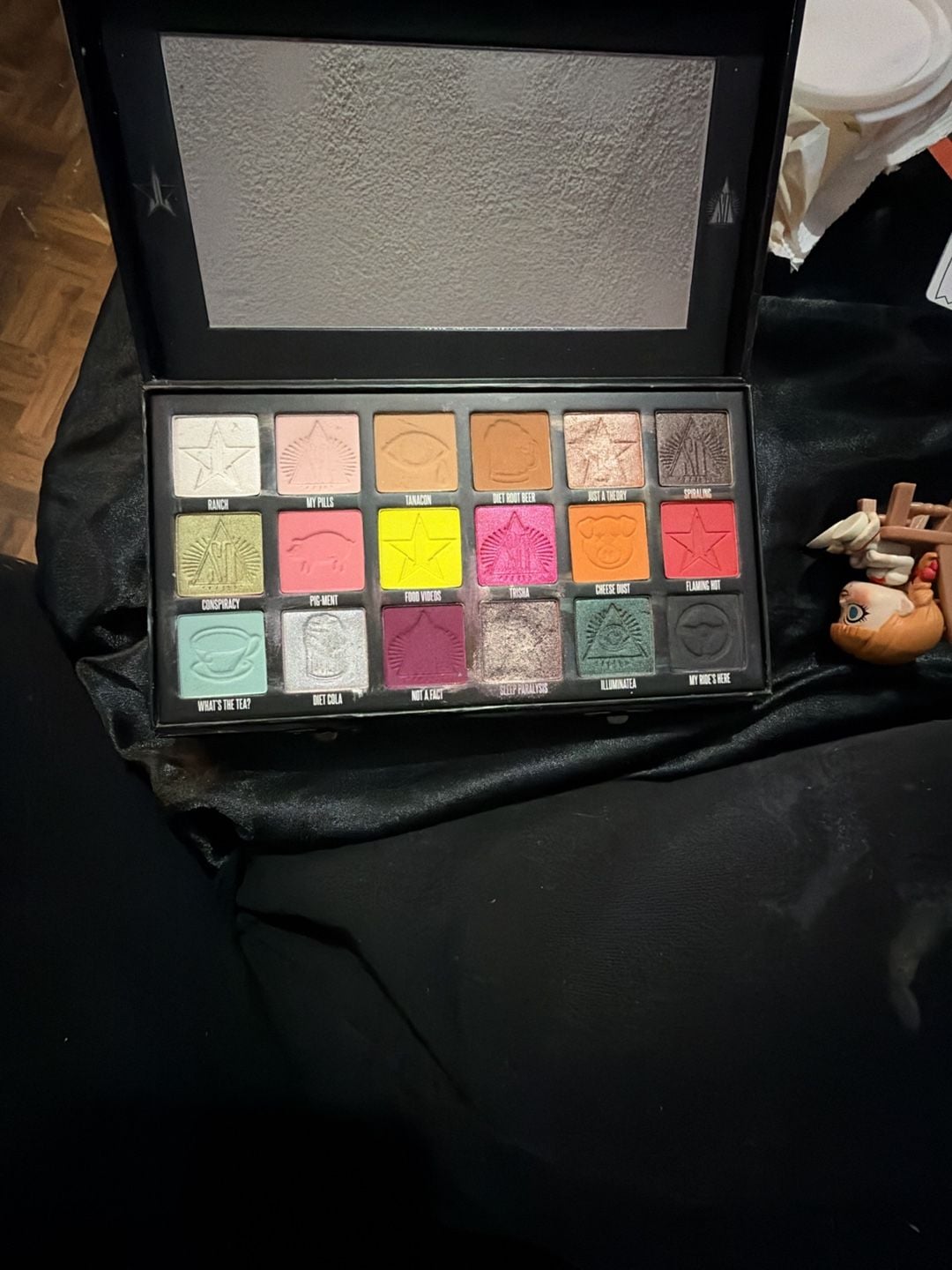Jeffree Star Cosmetics Conspiracy Eyeshadow Palette 4