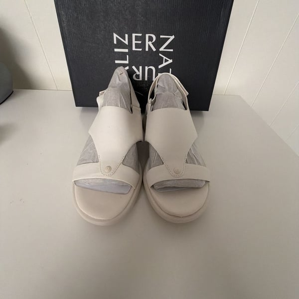 Naturalizer Lillian Slingback Sandals Size 6.5W Warm White