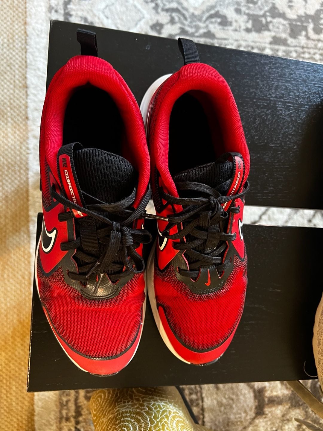 Nike Cosmic Runner GS Size 6Y Red Black White Running Shoes 3