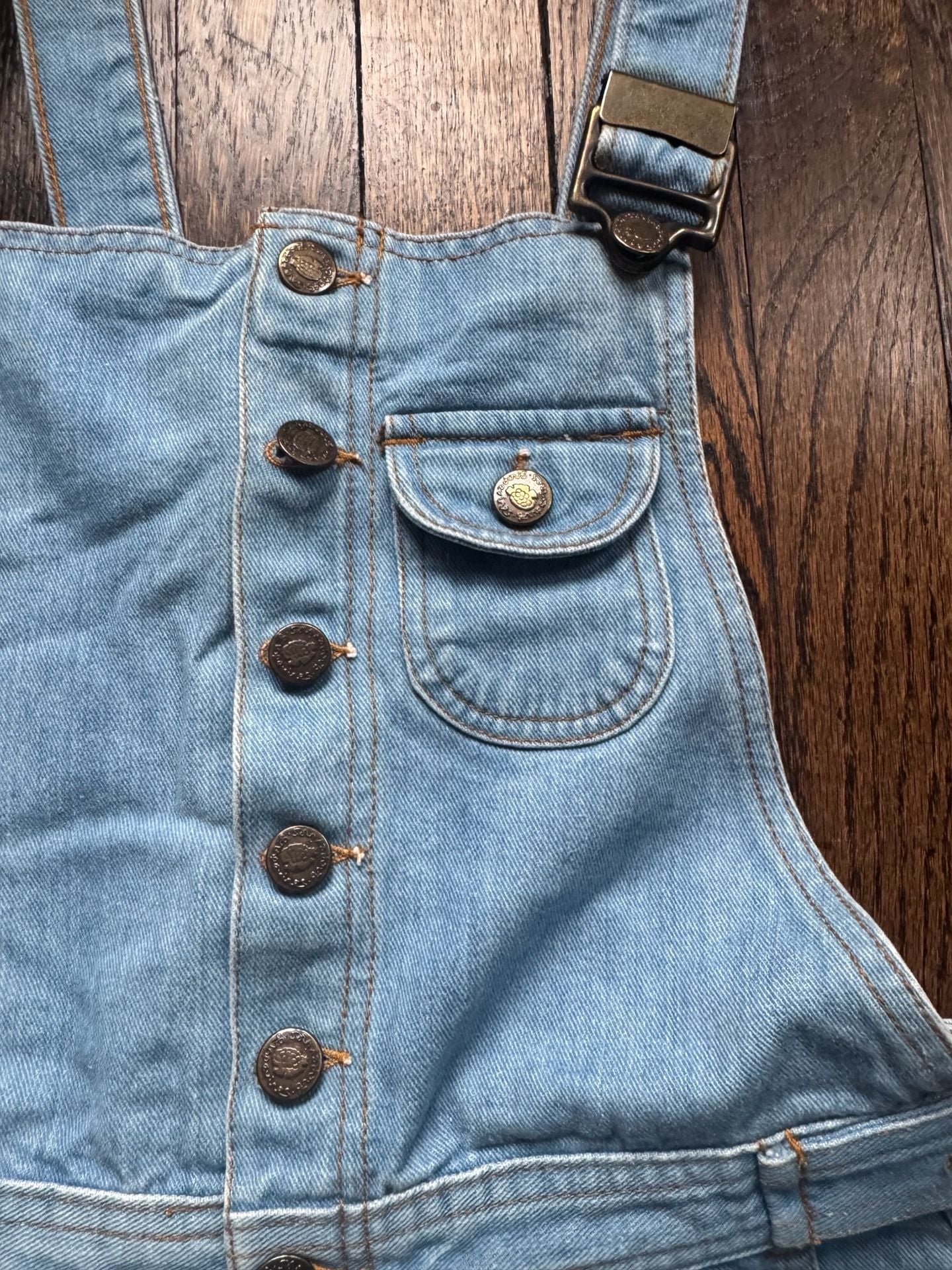 VTG ‘70s Grapevines 29x32 WOMENS DENIM BELL BOTTOMS BIB OVERALLS w/ BUTTON FRONT 8