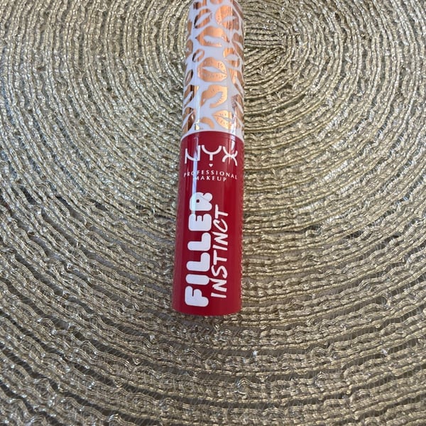 NYX Filler Instinct Plumping Lip Color Juicy Pout FIPLC02