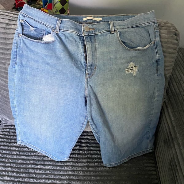 Levi's Bermuda Short Size 33 Blue Distressed Denim Shorts