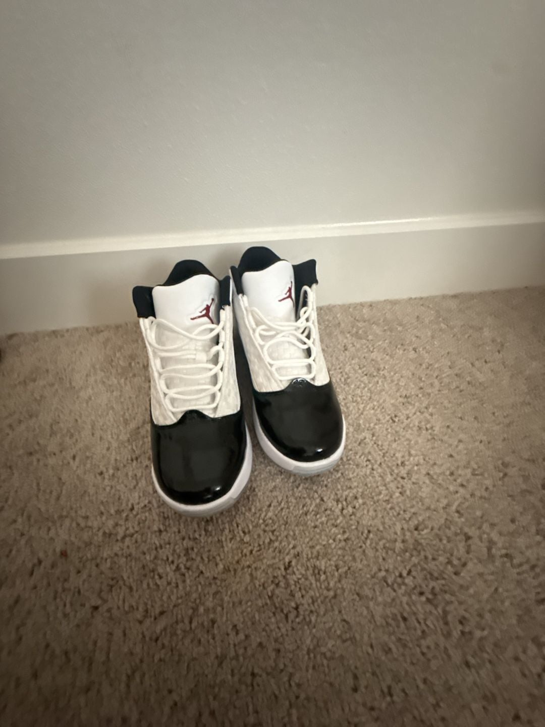 Jordan Max Aura 2 White Black Gym Red Basketball Shoes 2