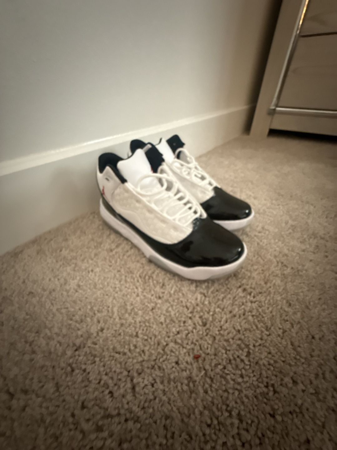 Jordan Max Aura 2 White Black Gym Red Basketball Shoes 3