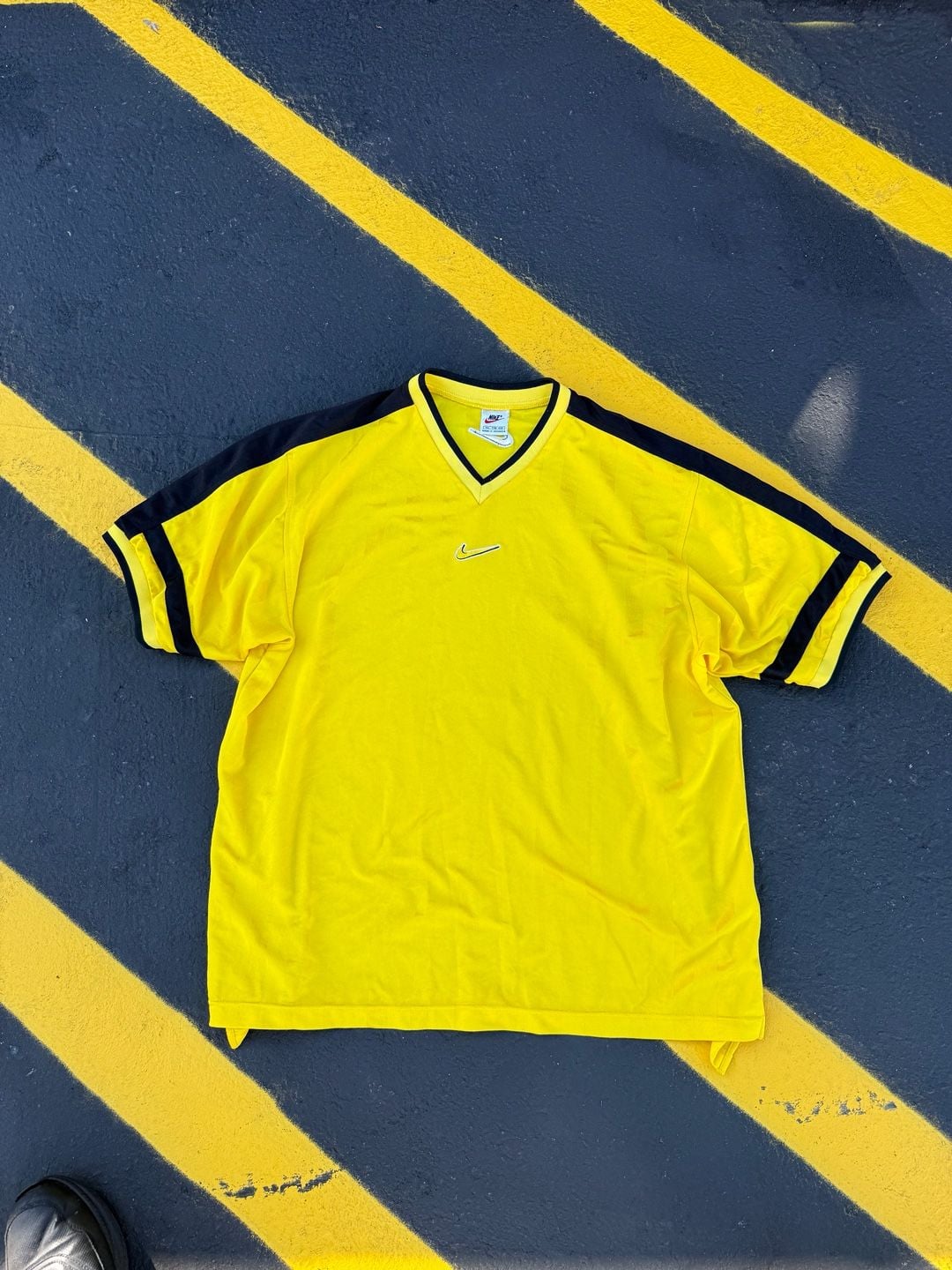 Nike Vintage V-Neck Jersey Size XXL Yellow Black Mini Swoosh 2