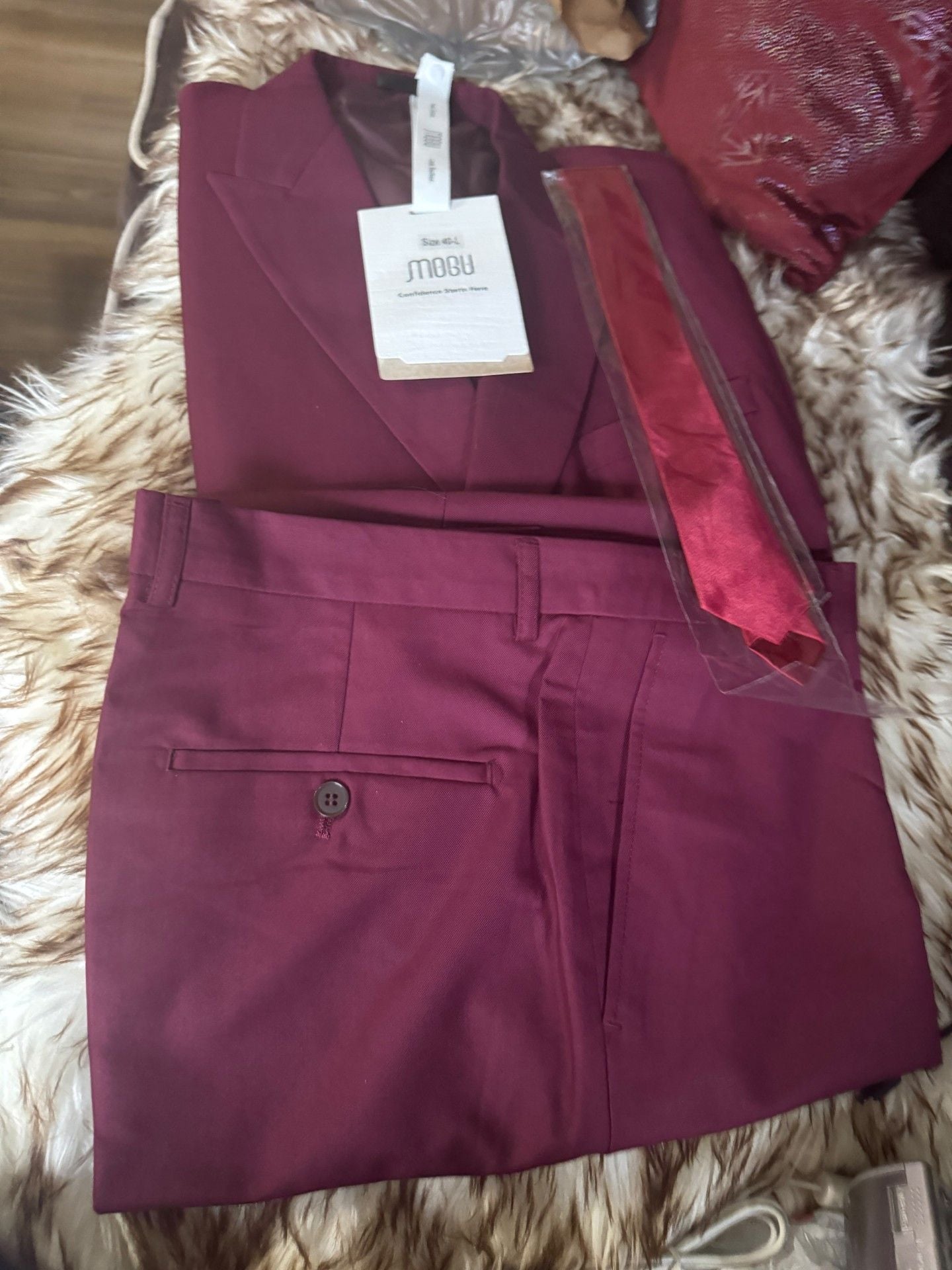 MOGU Suit Size 40-L Burgundy Blazer and Pants 1