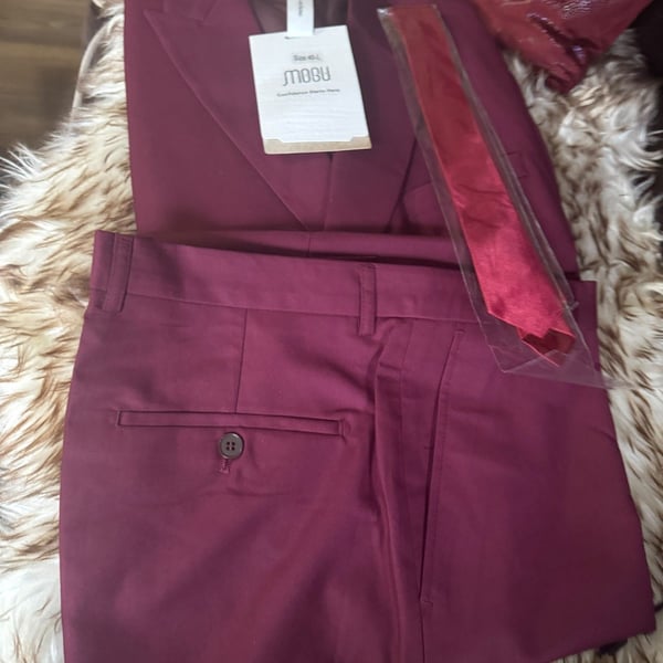MOGU Suit Size 40-L Burgundy Blazer and Pants