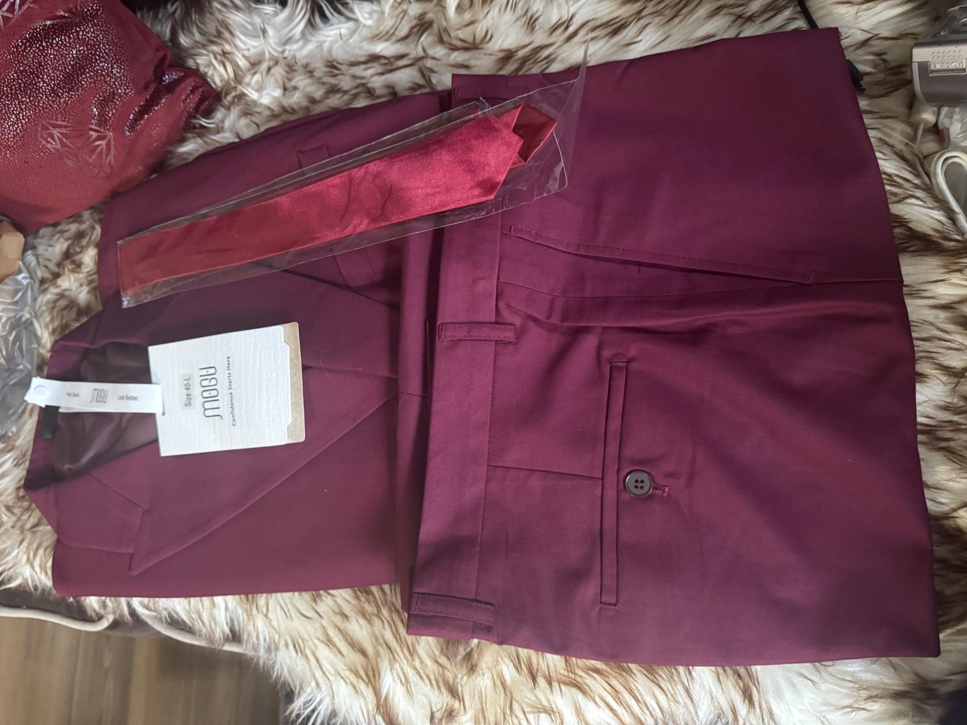 MOGU Suit Size 40-L Burgundy Blazer and Pants 2