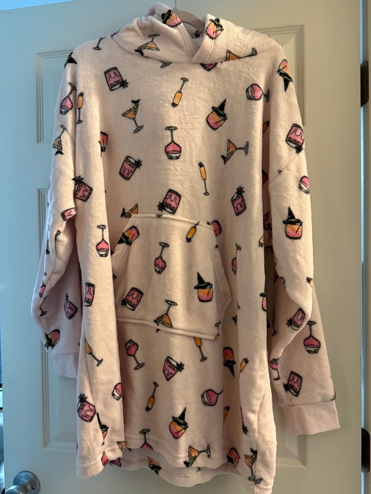 Trick or Treat Sleep Oversized Hoodie Size L/XL Pink Drink Halloween 2