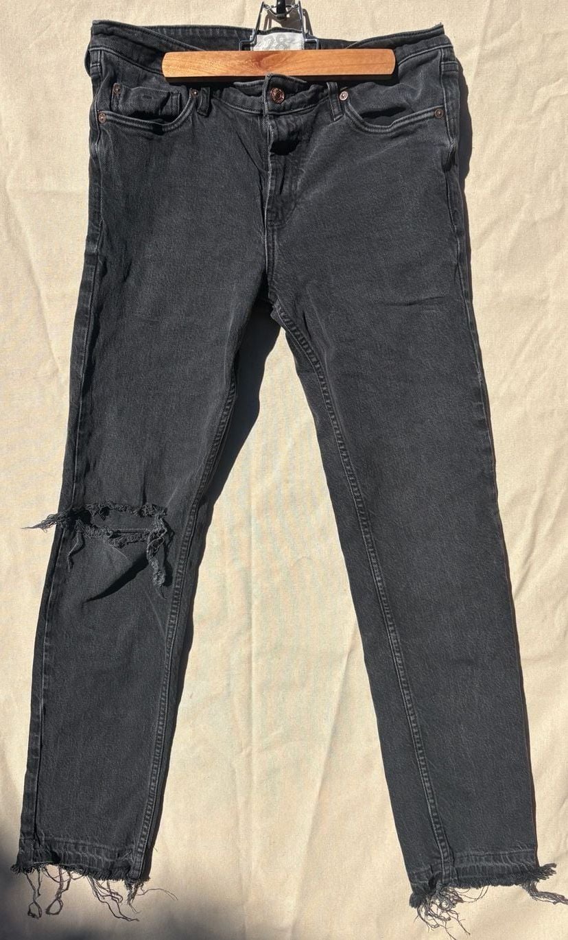 We The Free Raw Hem Faded Black Ripped Jeans Women's Size 25 8