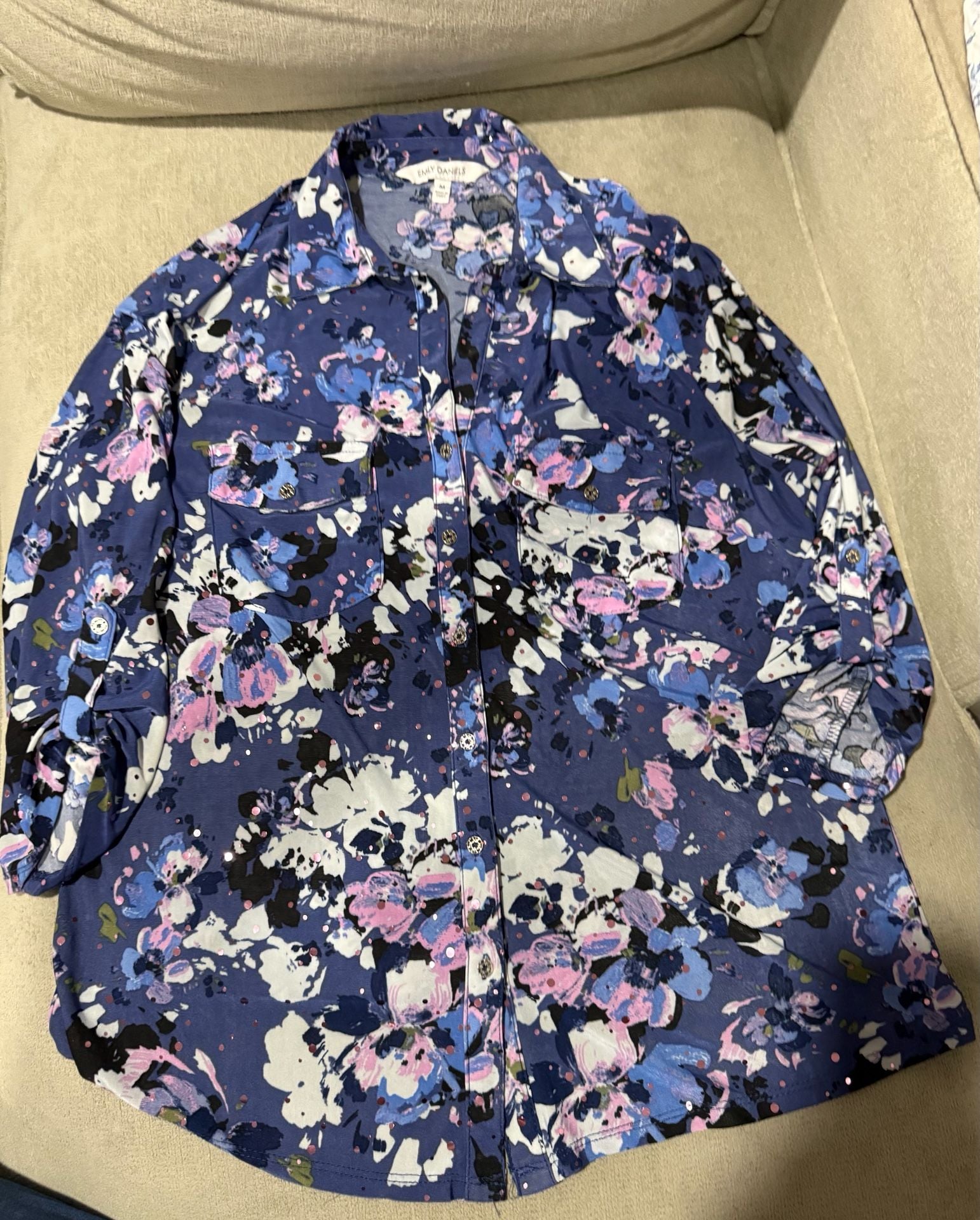 Emily Daniels Blouse Size M Blue Floral Button Down Sequins 3/4 sleeve w/button 2