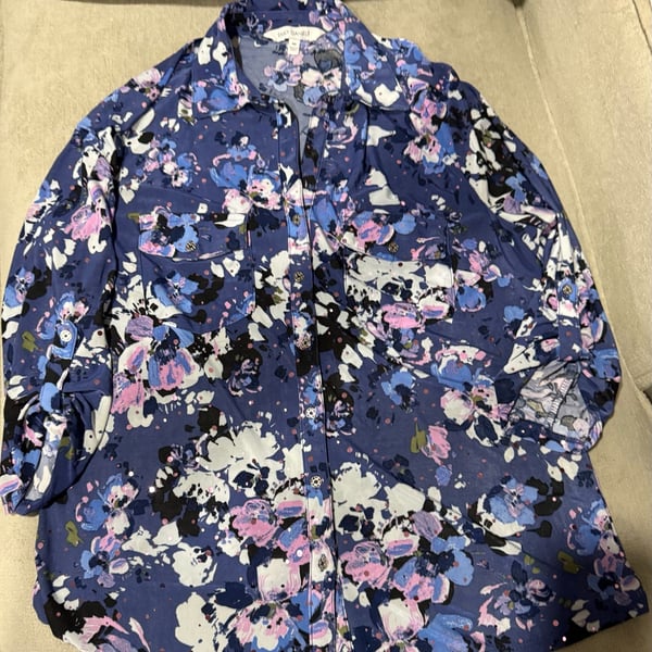 Emily Daniels Blouse Size M Blue Floral Button Down Sequins 3/4 sleeve w/button