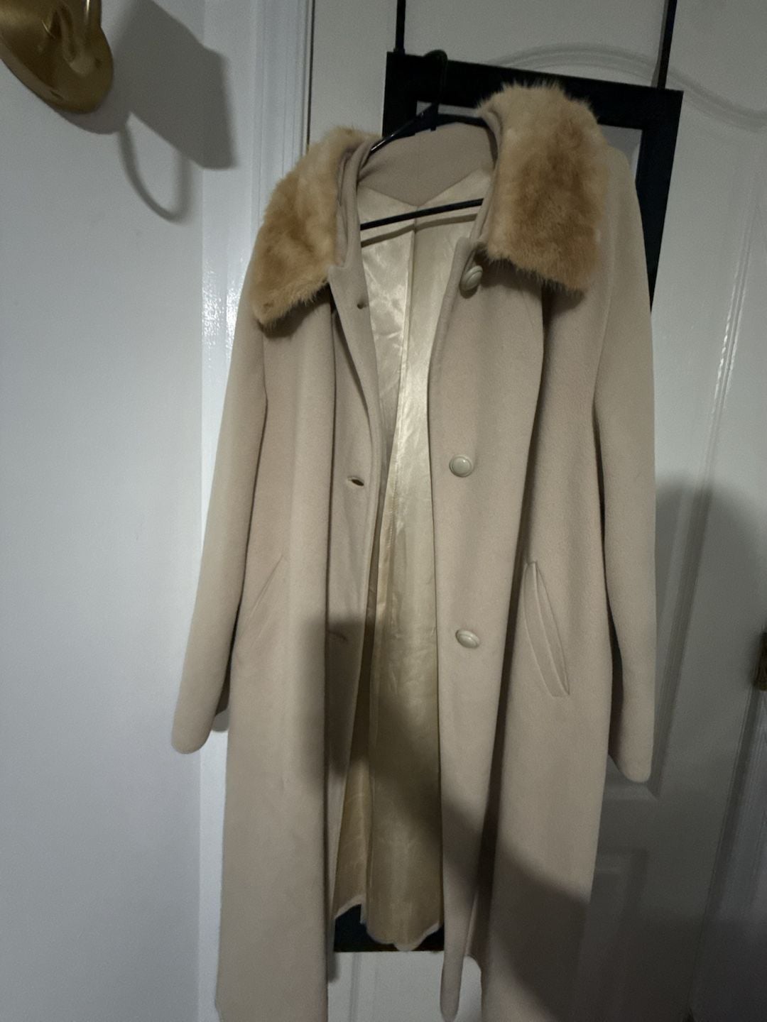 Rothmoor Vintage Cashmere Coat with Fur Collar Beige 2