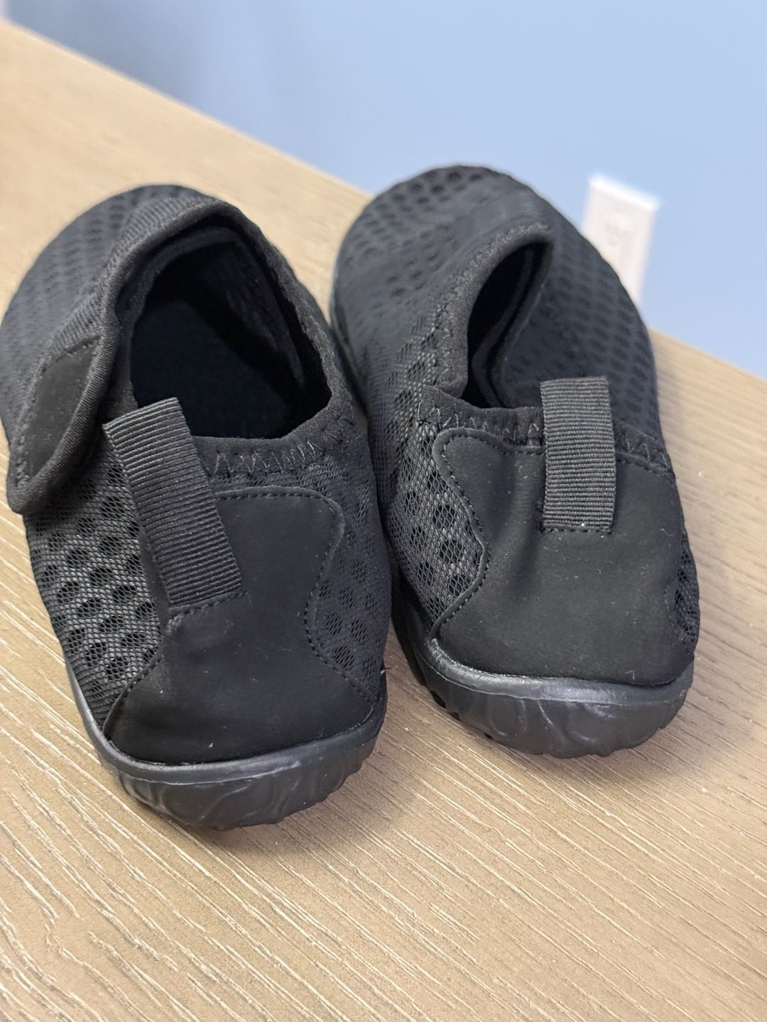 Amoji Water Shoes Size M Black Aqua Beach Swim Pool Barefoot Socks 5
