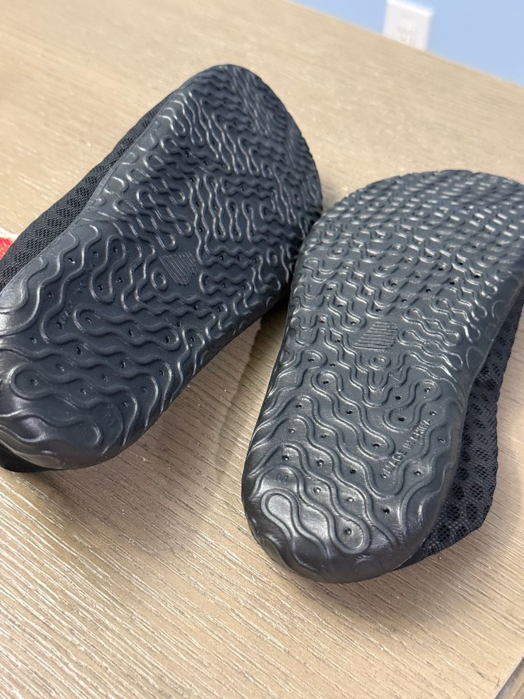 Amoji Water Shoes Size M Black Aqua Beach Swim Pool Barefoot Socks 7