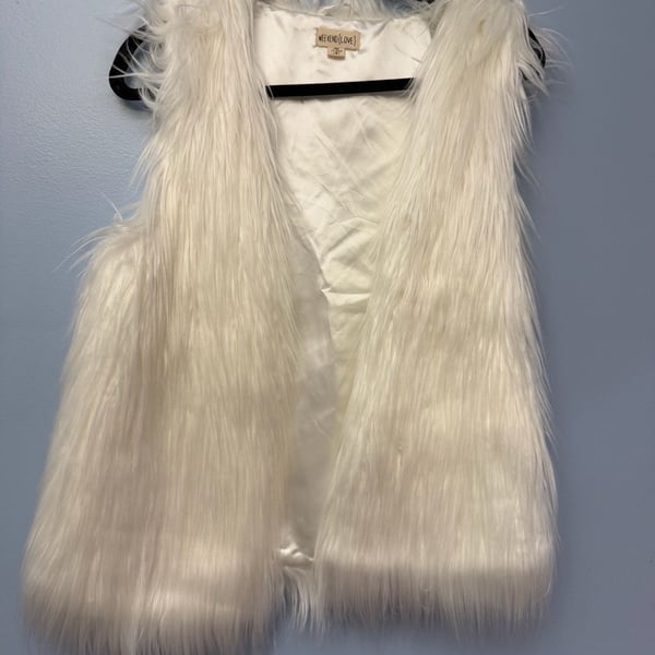 Weekend Love Faux Fur Vest Size M White Open Front Sleeveless Jacket