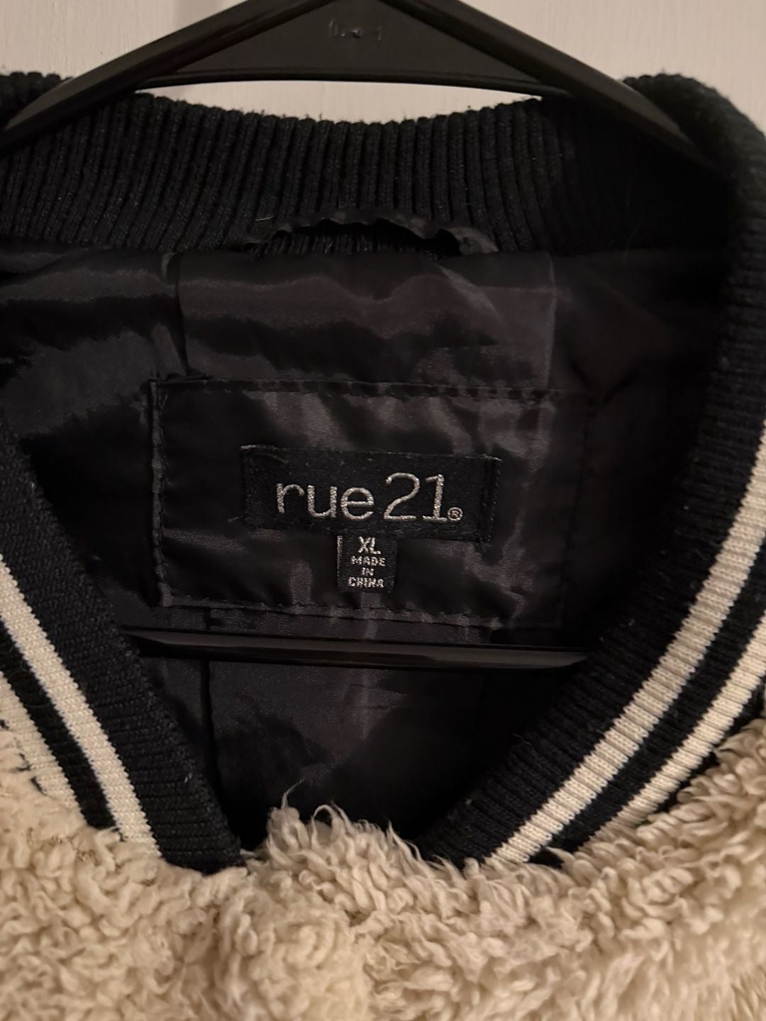 Rue 21 Cream Color Faux Fur Bomber Jacket Style Coat Snap Up XL 4