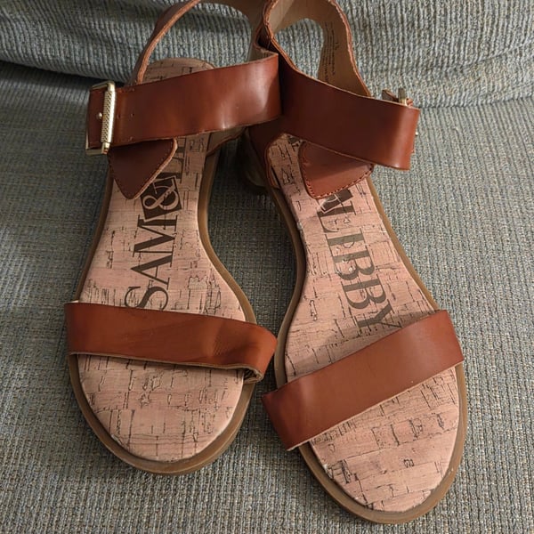 Sam & Libby Block Heel Sandals Size 7.5 Brown Gold Tone Ankle Strap