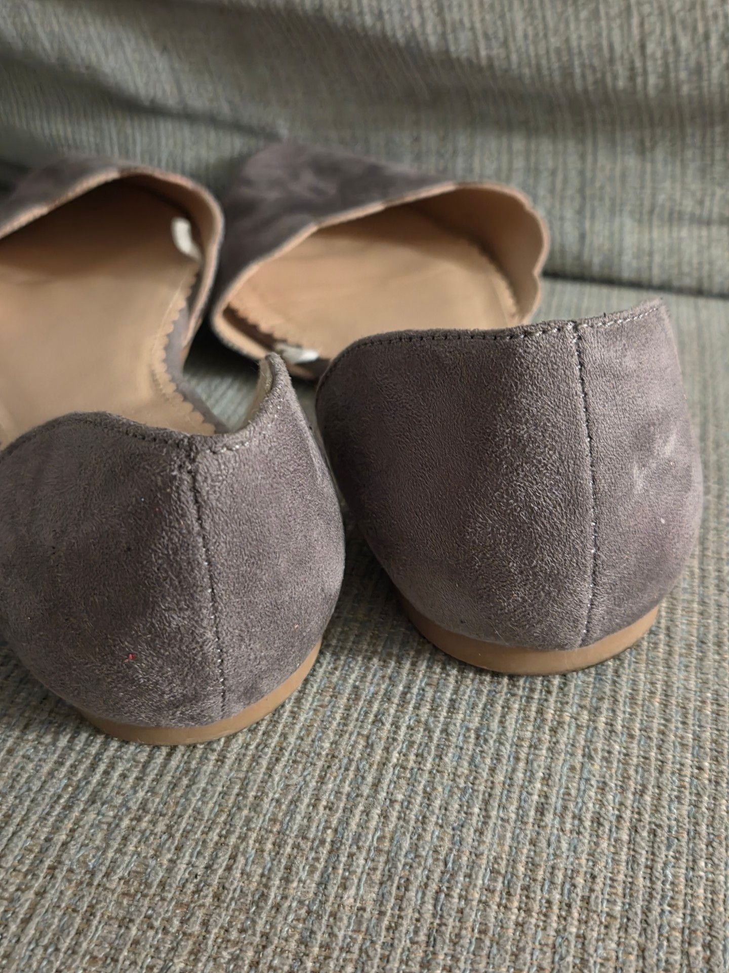 Isaac Mizrahi Flats Size 7.5 Gray Suede Scalloped D'Orsay 5