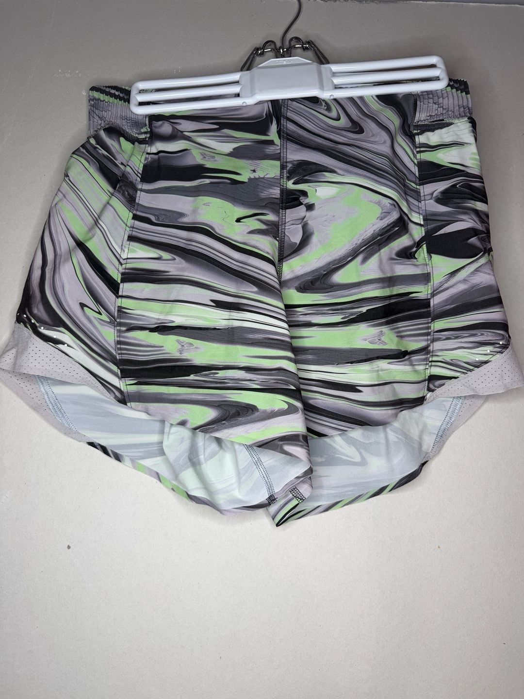 Lululemon Hotty Hot HR Short 4" Paint Glide Wrap Size 6 special edition 2