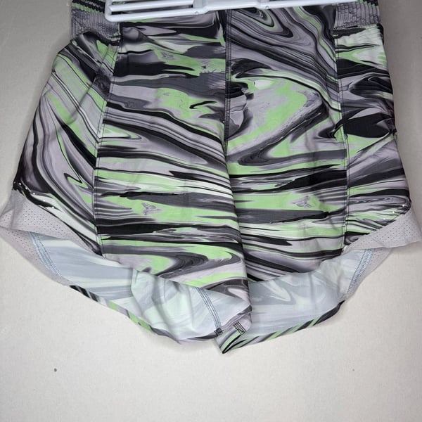 Lululemon Hotty Hot HR Short 4" Paint Glide Wrap Size 6 special edition 