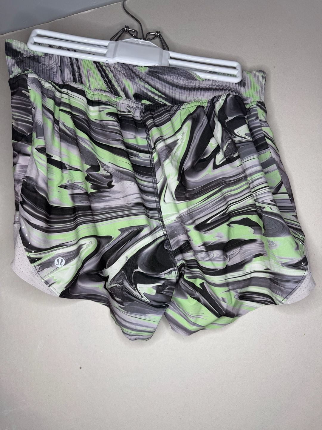 Lululemon Hotty Hot HR Short 4" Paint Glide Wrap Size 6 special edition 3