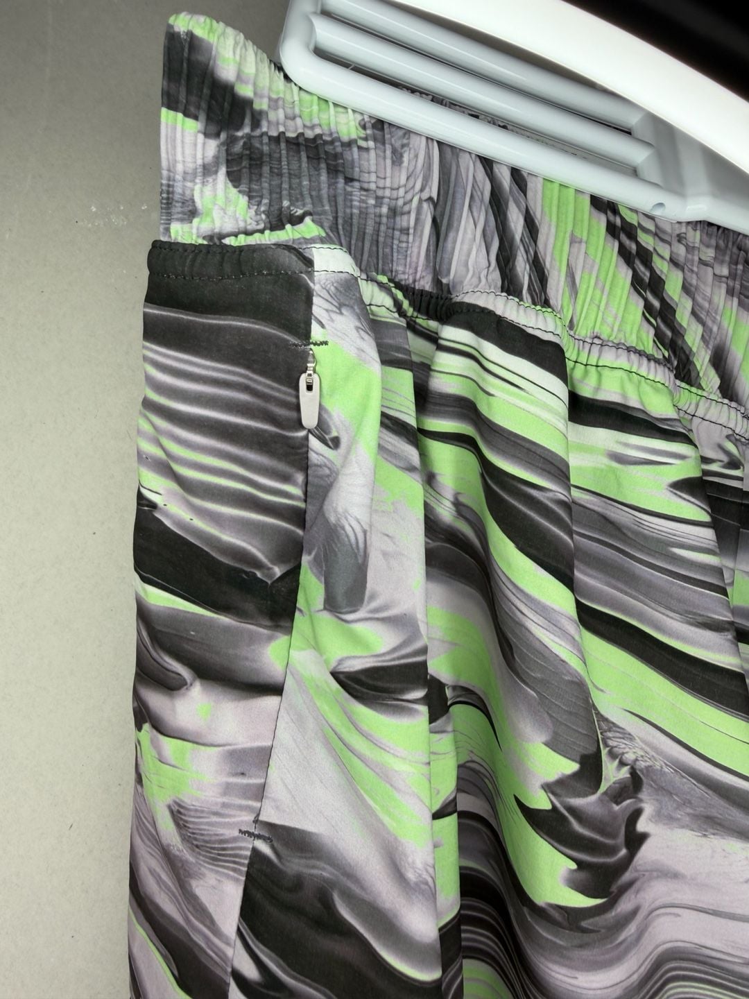 Lululemon Hotty Hot HR Short 4" Paint Glide Wrap Size 6 special edition 5