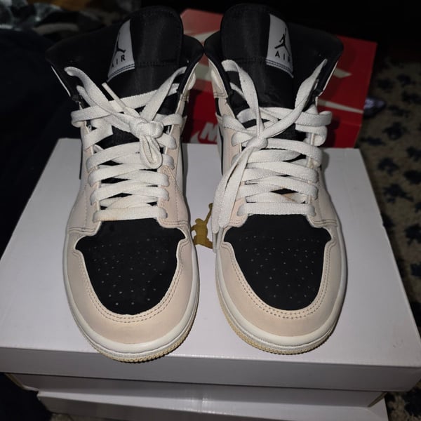 Air Jordan 1 Mid "Barely Orange" or the "Guava Ice" size 8.5