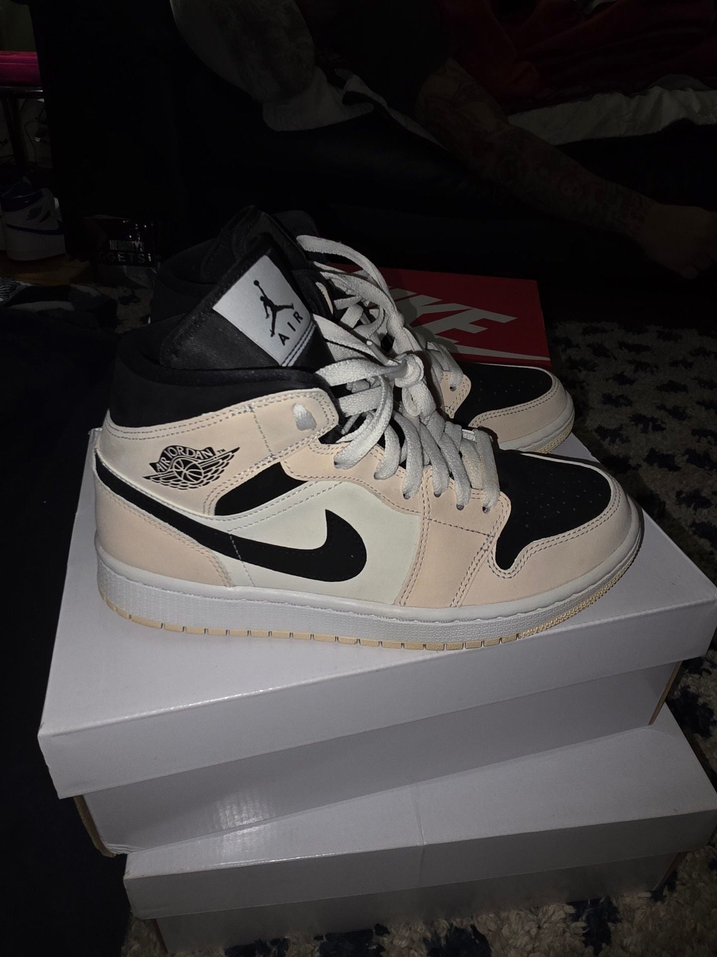 Air Jordan 1 Mid "Barely Orange" or the "Guava Ice" size 8.5 3