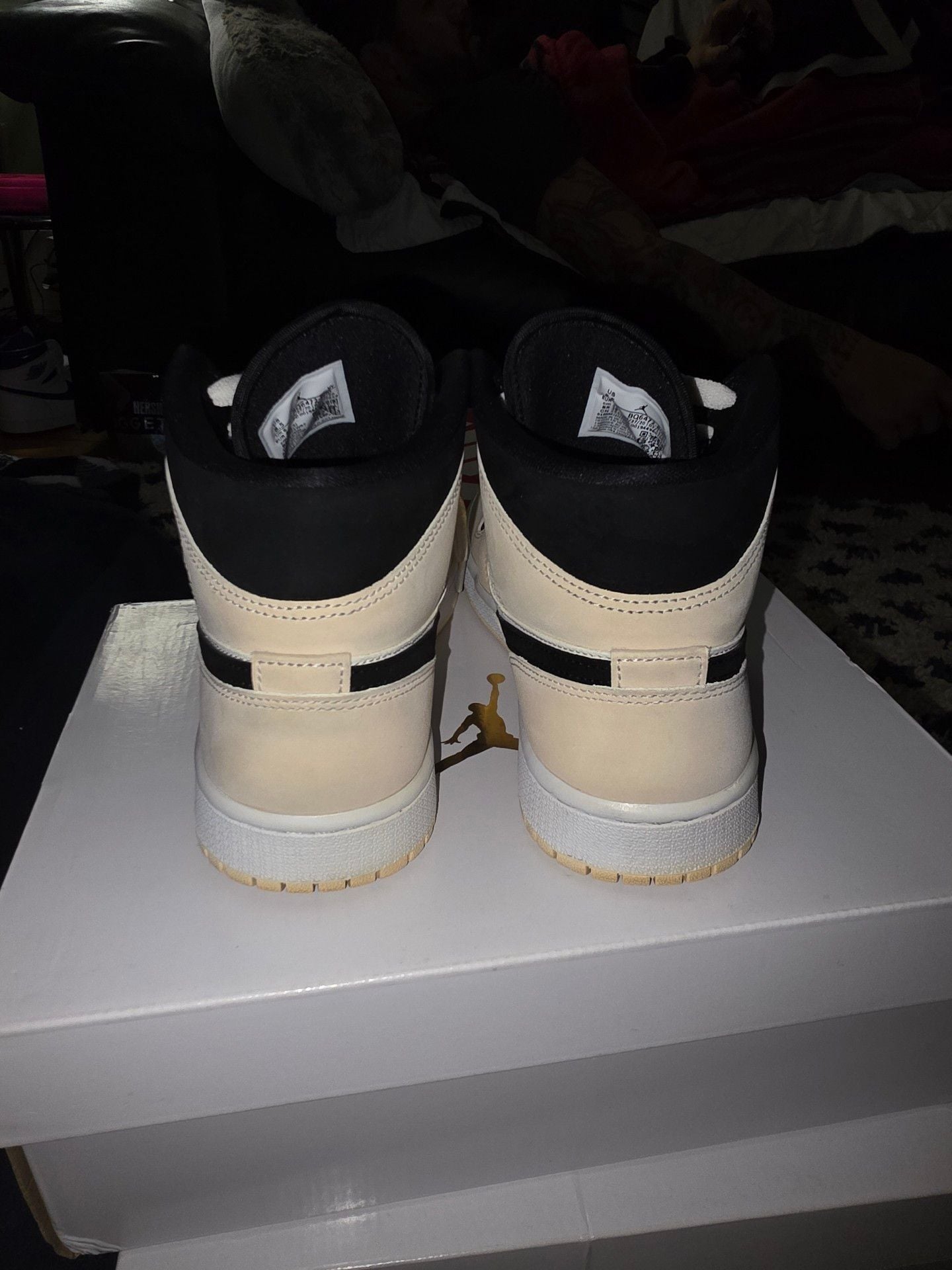 Air Jordan 1 Mid "Barely Orange" or the "Guava Ice" size 8.5 5
