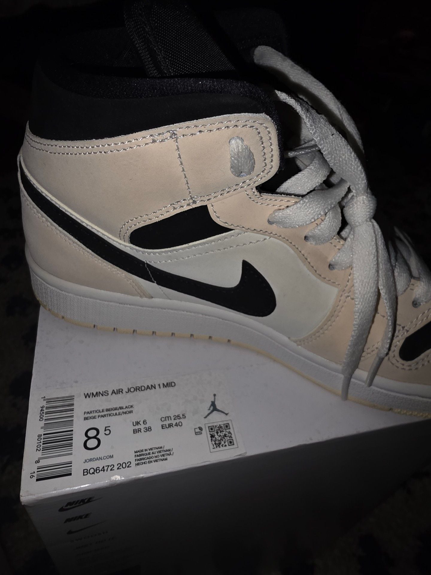 Air Jordan 1 Mid "Barely Orange" or the "Guava Ice" size 8.5 7