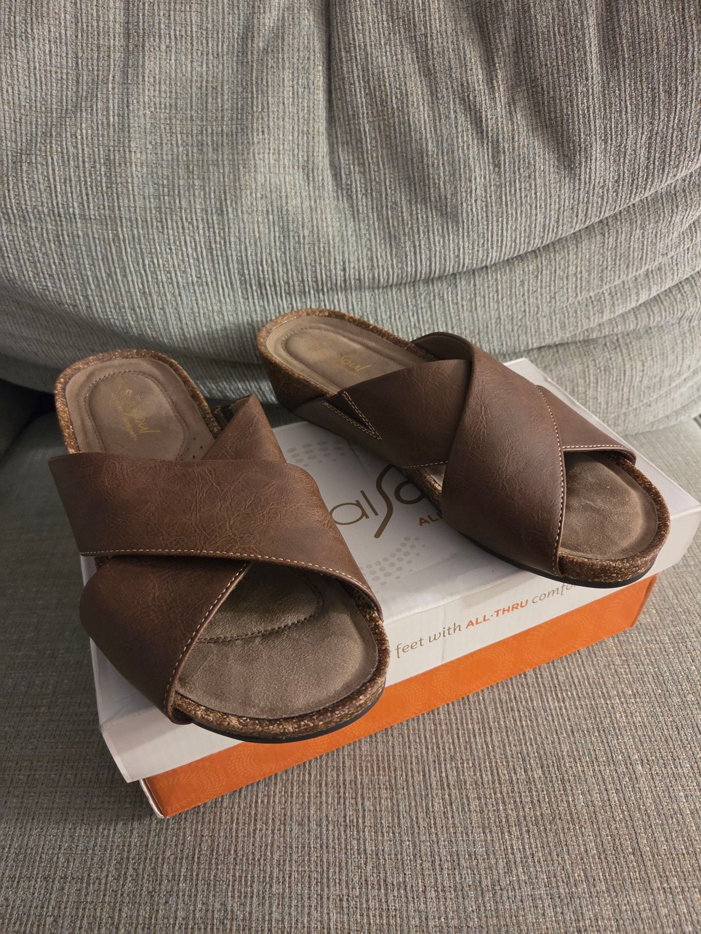 Natural Soul Kyra Wedge Sandals Brown 2