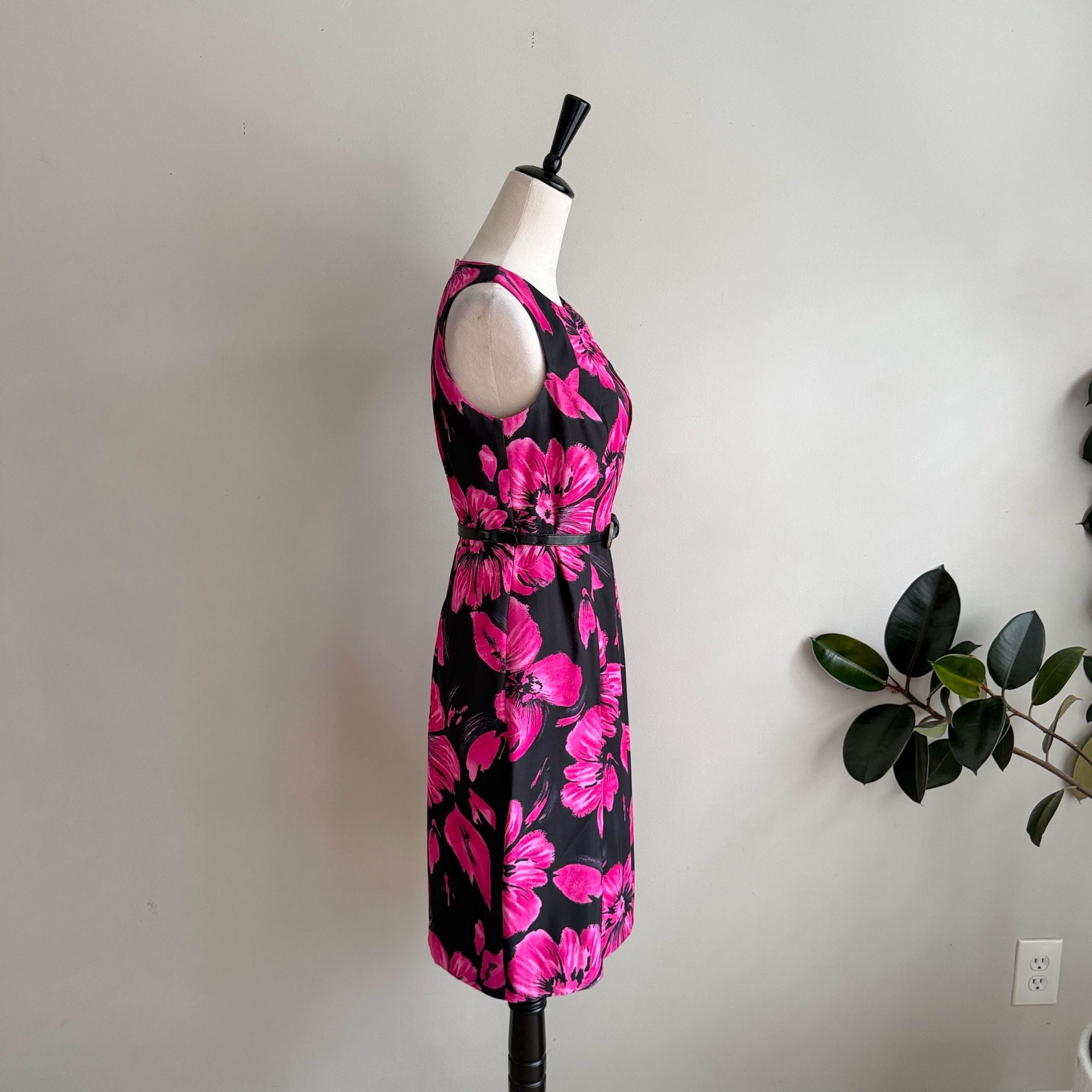 Dressbarn Dress Size 6 Black Pink Floral Sleeveless Sheath Belted 5