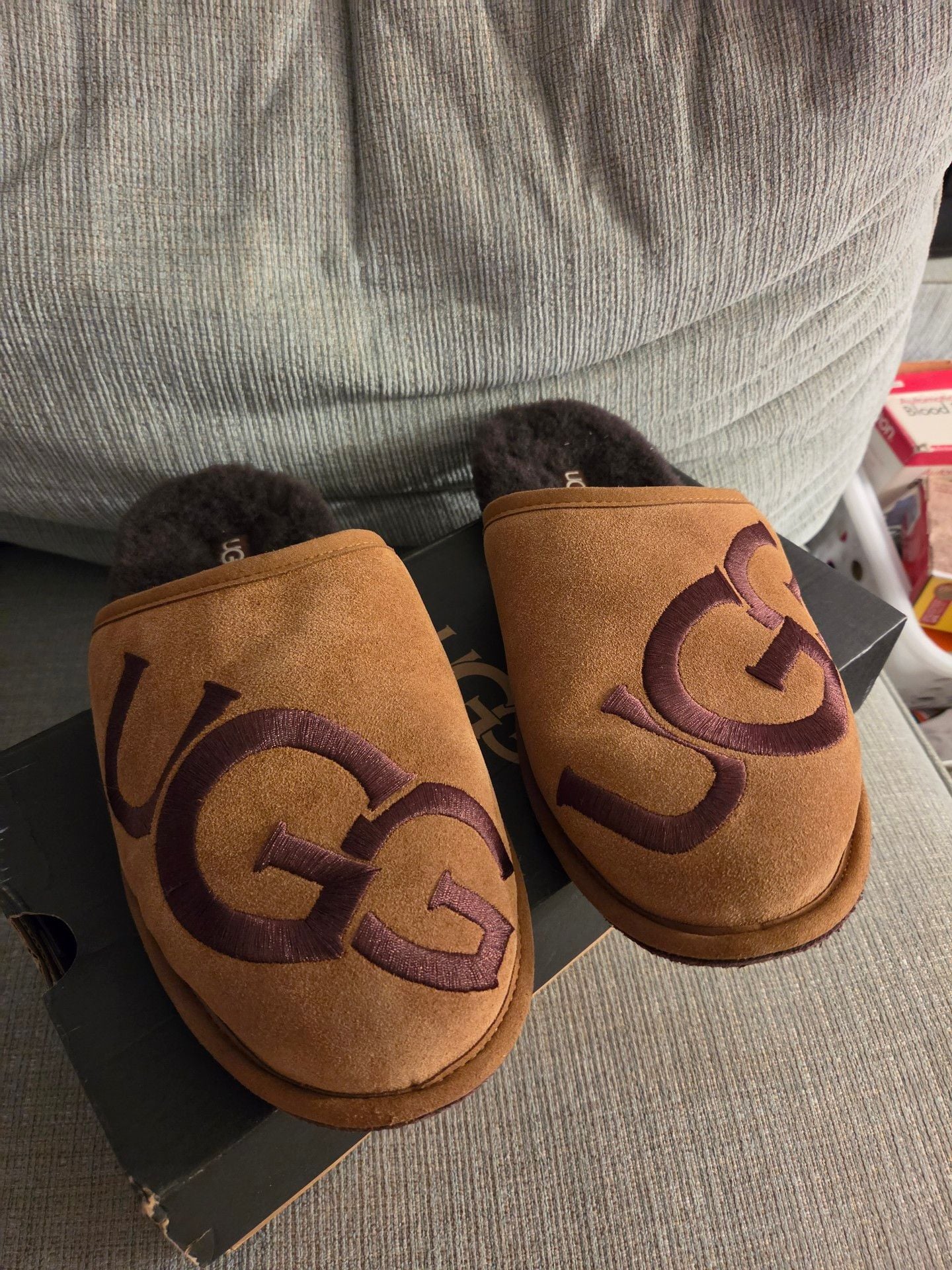 UGG Scuff Logo Slippers Size 45 EU Chestnut Espresso 2