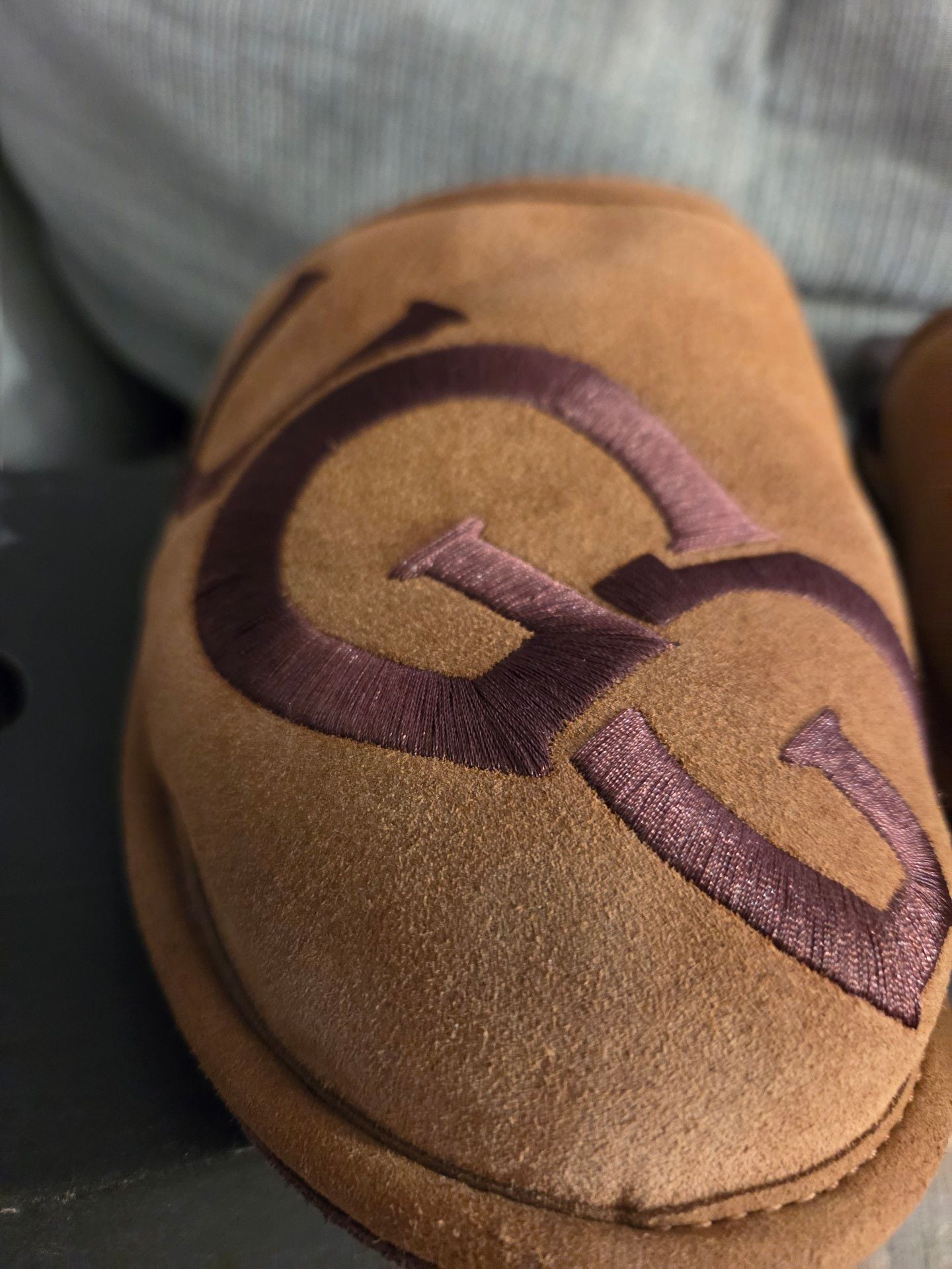 UGG Scuff Logo Slippers Size 45 EU Chestnut Espresso 3